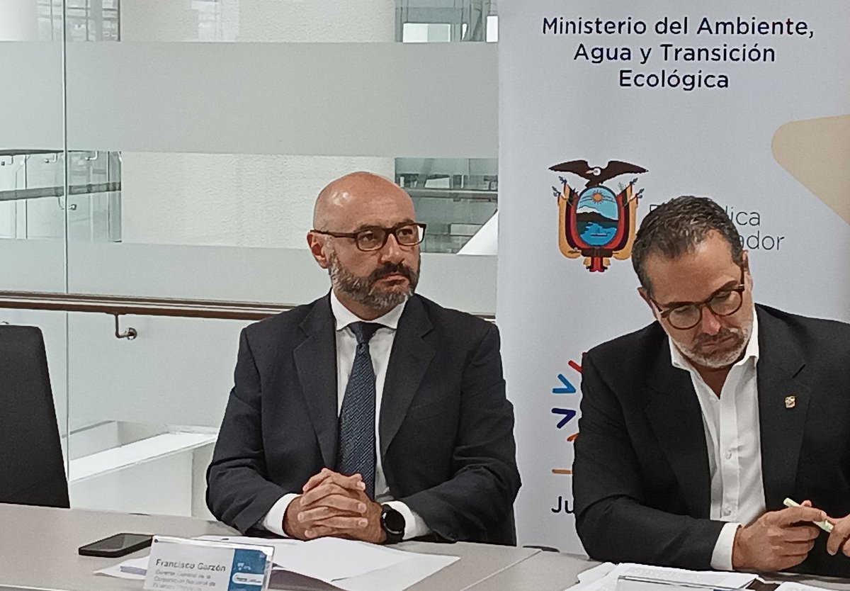 CONAFIPS's tweet photo. El gerente general de CONAFIPS, Francisco Garzón, participó en la presentación de la Estrategia Nacional de Compras Públicas Sostenibles junto a autoridades del @SERCOPec y @Ambiente_Ec. Juntos sumamos esfuerzos por la conservación del ambiente. 🇪🇨♻️ https://t.co/ydtuAN2v9N