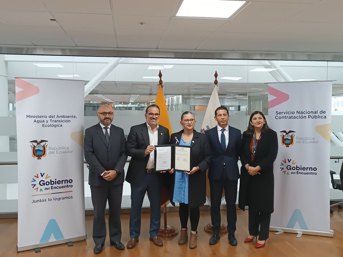 CONAFIPS's tweet photo. El gerente general de CONAFIPS, Francisco Garzón, participó en la presentación de la Estrategia Nacional de Compras Públicas Sostenibles junto a autoridades del @SERCOPec y @Ambiente_Ec. Juntos sumamos esfuerzos por la conservación del ambiente. 🇪🇨♻️ https://t.co/ydtuAN2v9N