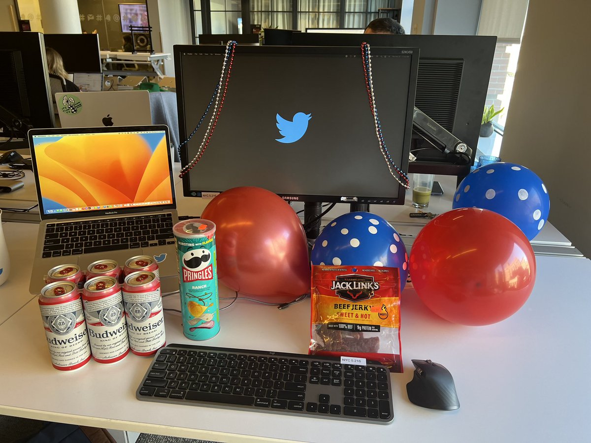 marck1205's tweet photo. Big day today! American citizenship ✔️🇺🇸! Thanks team! #LoveWhereYouWork https://t.co/JTmwW5A6M8