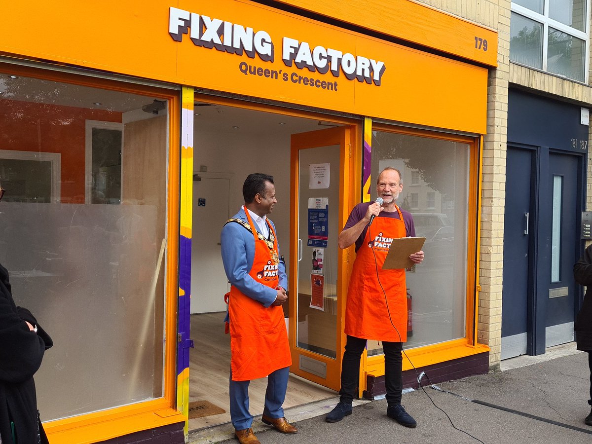 And the latest addition to Queen's Crescent is open for business! Brilliant to be down at the Fixing Factory for their grand opening. Is it busted but you don't want to chuck it? Take it down to Dermot and the team will fix it. Simple. And brilliant. Fab work by all involved....