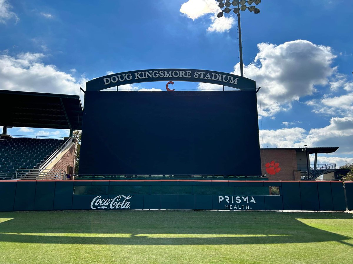 When you get a new video board, you want to protect it! This past summer, @ClemsonBaseball got a new, wider video board. This past week, #NettingPros installed a Pro9 Dyneema, DuraDip-treated scoreboard net to make sure it's protected against all those Tiger home runs! ⚾ 🏟️