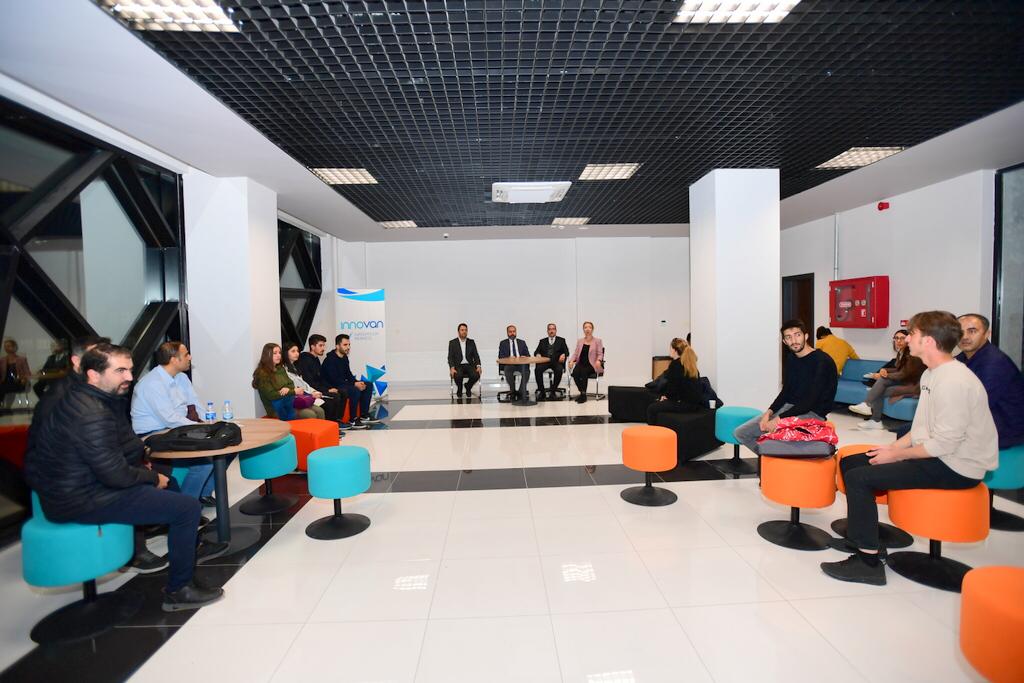 VAN YYÜ tweet media