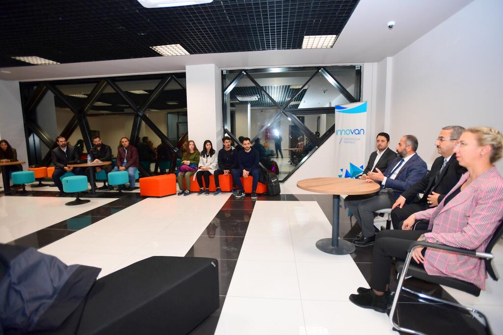 VAN YYÜ tweet media