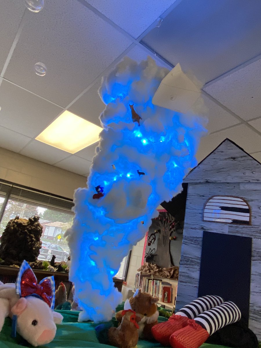 emilyhuang79's tweet photo. This is my “why”: after listening to my Chapter 2 Wizard of Oz podcast today, a Grade 2 student made me Dorothy’s house to put in my cyclone. He wanted to make sure my library display was accurate to the story.
#TL #TLlife #BCTLA https://t.co/7jynhBaMpf