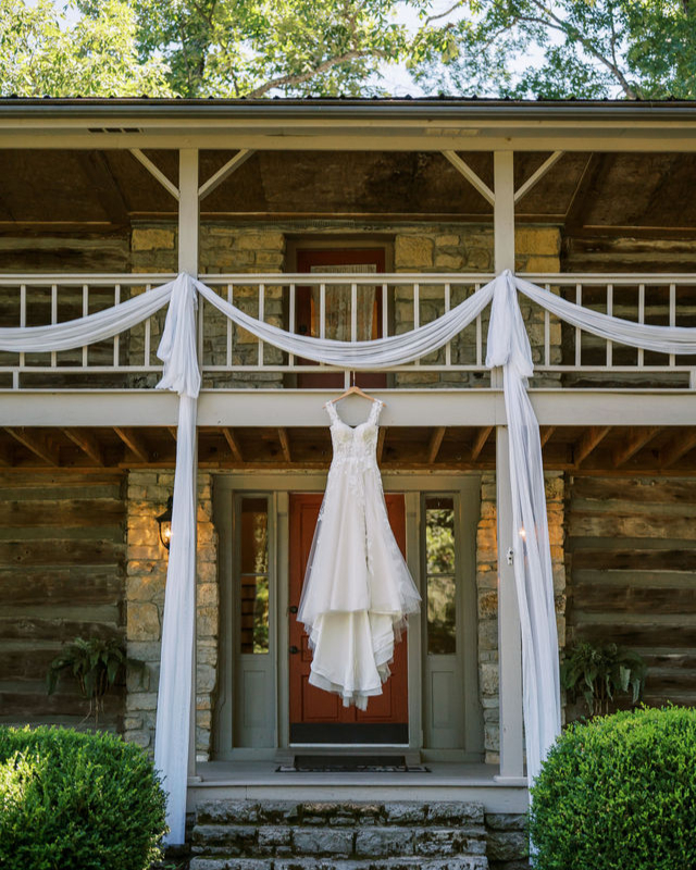 What Tennessee wedding dreams are made of.
Venue: @iriswoodsevents

#weddingseason #nashvillewedding #nashvilletn #smallbusiness #smallbusinessowner #photographybusiness #nashvillephotography #wedding planner #weddingweekend #marriagevows #weddingdesign