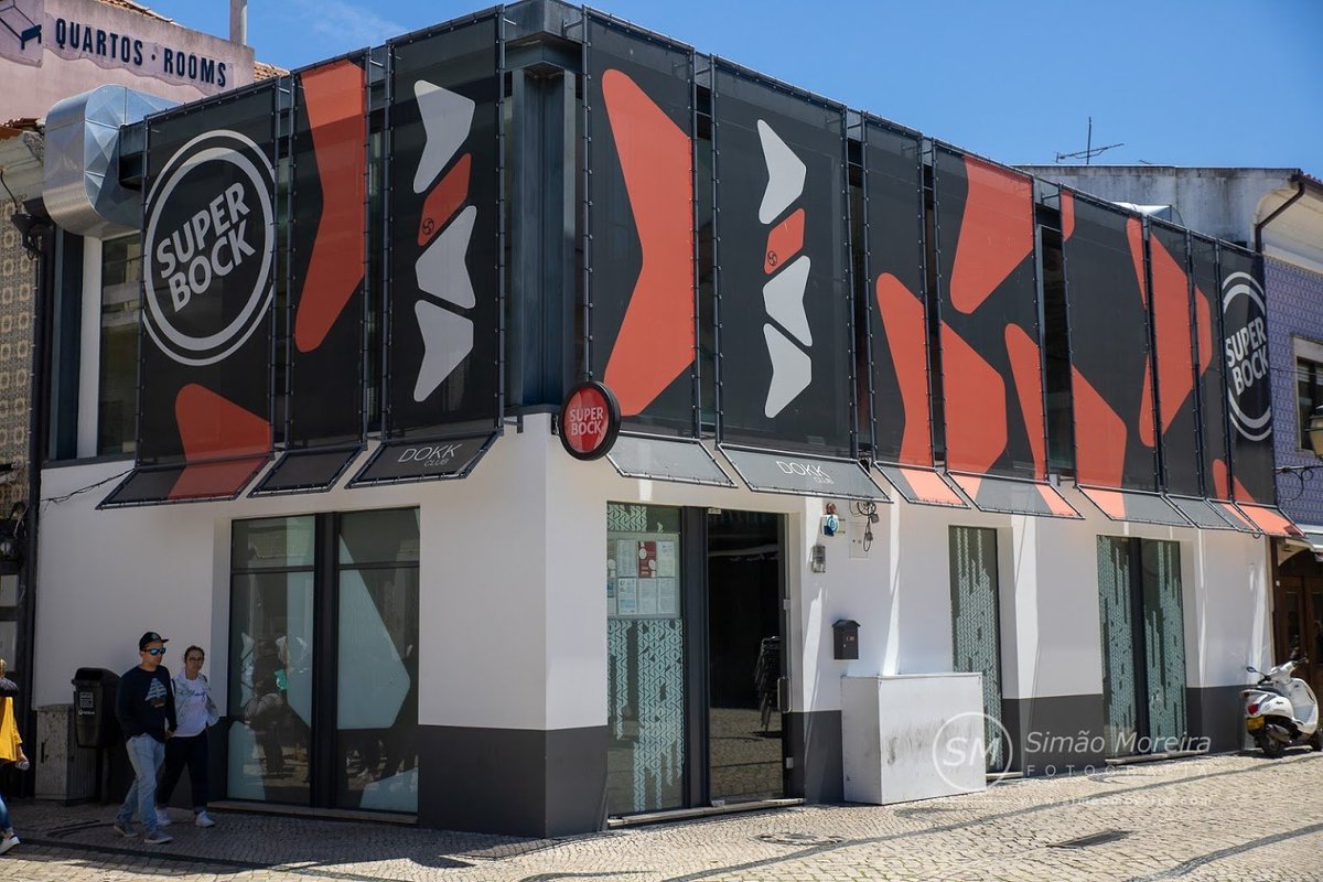 🚨 ÚLTIMA HORA 🚨 Kanye West é oficialmente banido do DOKK CLUB, situado em Aveiro 📍