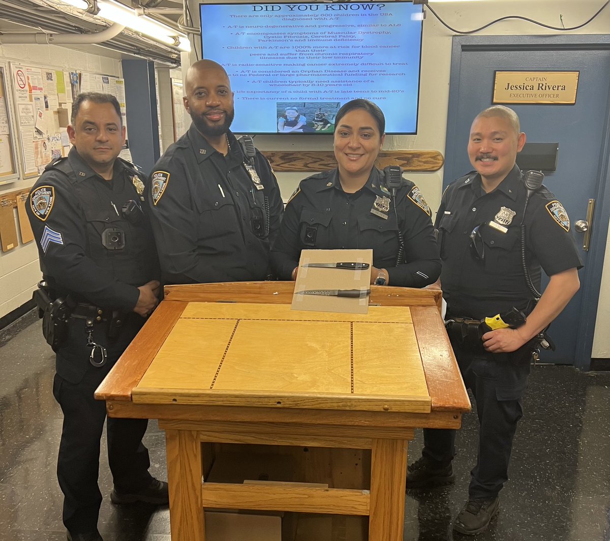 When @NYPDTransit were alerted of a man menacing a straphanger with two knives, they acted quickly in isolating the individual and arresting him. Every day your officers continue to be on the front lines & are committed to keeping our subway system safe.