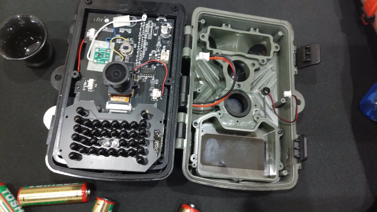 GOSHCommunity's tweet image. #GOSH2022 #PublicDemo Harold Tay has modified a #CameraTrap to give it an external trigger. Biologists like Pen-Yuan Hsing (@MammalWeb) can use it to trigger two camera traps simultaneously and get 3D animal pics, that allow to count them for wildlife #conservation #wildtech