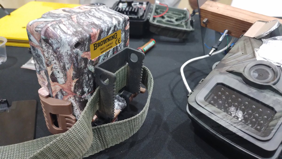 GOSHCommunity's tweet image. #GOSH2022 #PublicDemo Harold Tay has modified a #CameraTrap to give it an external trigger. Biologists like Pen-Yuan Hsing (@MammalWeb) can use it to trigger two camera traps simultaneously and get 3D animal pics, that allow to count them for wildlife #conservation #wildtech