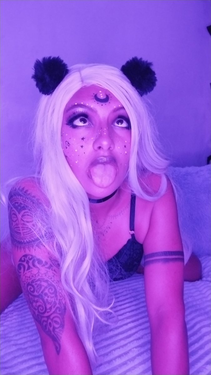brownlilo24's tweet photo. Ahegao ? 

Play with me guys 😈😈😈

#EBONYTHOTS #ebony #AhegaoTongue #ahegao #lips #ColombianasEnOnlyFans #colombiana #Latinass #Latina #hot #18 #new#ass #morena #latinahot #Brown #woman #ebonyteenager #ebonywoman #cute https://t.co/RQcQInWq6Y