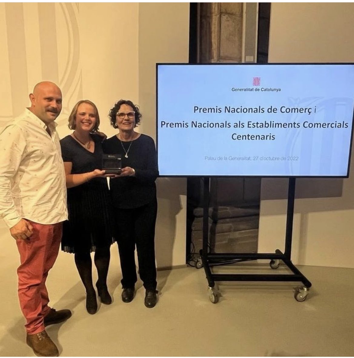 MontseGirbi's tweet photo. El restaurant Soldevila de Calders i la carnisseria Cal Maties de Moià han rebut avui el reconeixement del comerç Centenari. 

Moltíssimes felicitats !!!! https://t.co/eXmzqRCvLl