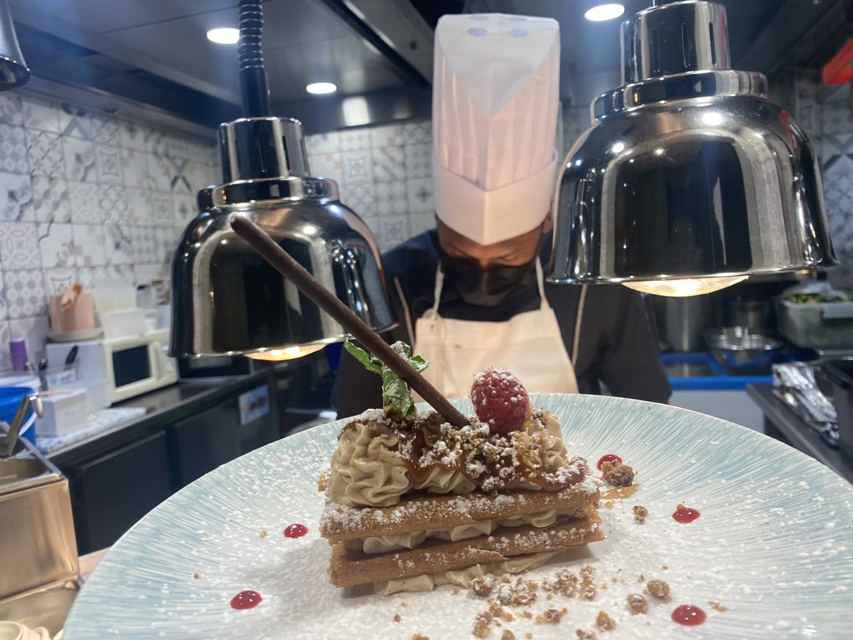Chefken54's tweet photo. Petit millefeuille de gavottes Mousse crème de marrons, caramel beurre salé 🤩❤️‍🔥les fête S’annonce très gourmande. #chef #gastronomie #gourmands https://t.co/3AuntnwEeI