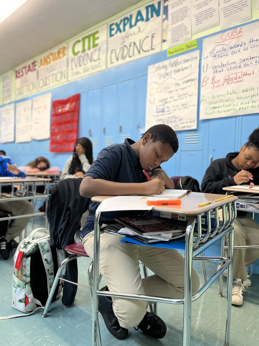 newheightsms's tweet photo. Check out our scholars using annotation to support summarizing informational text in seventh grade social studies with Ms. Harris! #ReachingNewHeights #NHMS722 #ChooseNewHeightsMS722 #GreatThingsinCSD17 #MSQI #NYCLiteracyCollaborative #Literacy @CSD17NYC @SheneanL @mrwiebusch https://t.co/JhFzxUh9e8