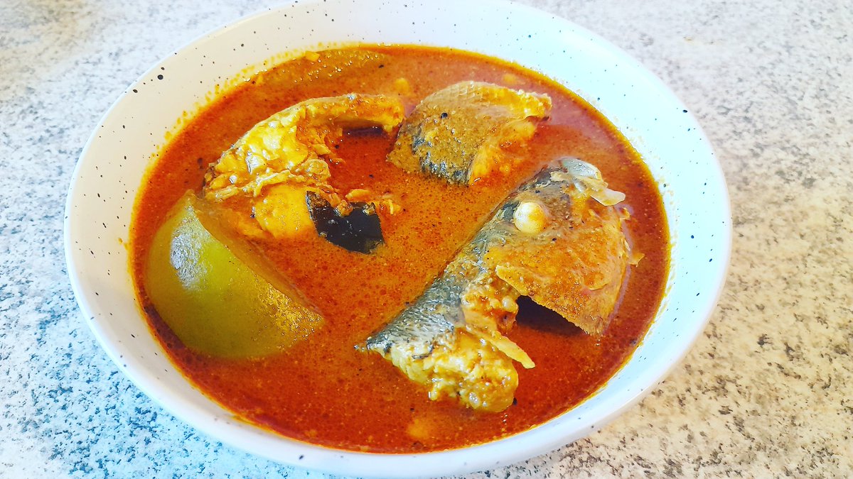 Fish curry...😋
Recipe:    youtu.be/ze_EcRnnlnA

#Food #fish #RecipeOfTheDay #Foodie #foodphotography