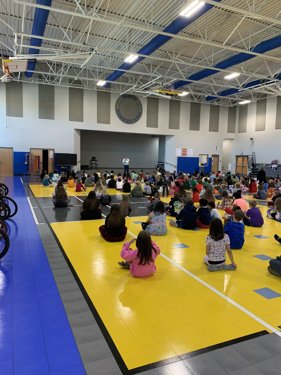 Chrisreevespe74's tweet photo. Red Ribbon/Drug Free Rally
Councilmen Chuck Mosley has a passion serving Warrior and its citizens, and it showed today. He came out to speak to Warrior Elementary school students to promote health for red ribbon week! #Health #physicaleducators #asahperd #drugfree #RedRibbonWeek https://t.co/Qk1PLTI4lG