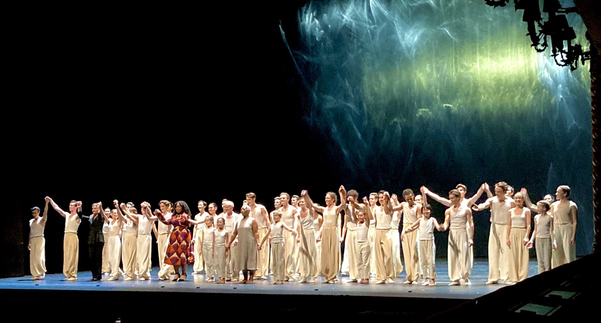 MaggyPigott's tweet photo. 5 🌟 Crystal Pite’s #LightOfPassage movingly evoking the passage of life, place, states … including movement of refugees in her 2017 #FlightPattern
Stunning #choreography, music &amp; #dancing from 36 dancers @TheRoyalBallet with 6 children &amp; 2  from Company of Elders
Go! https://t.co/NA0939Eiqi