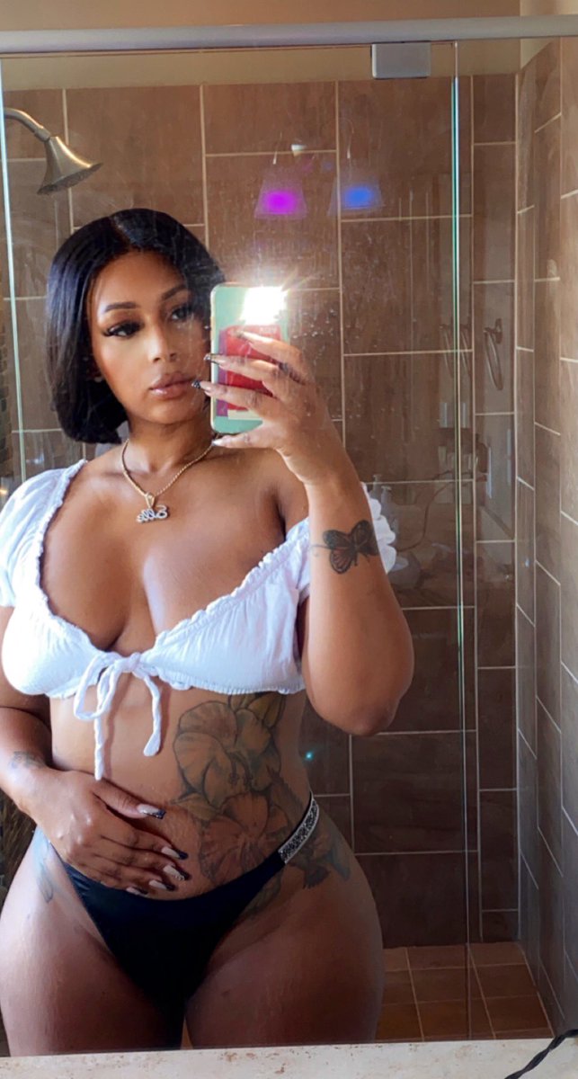 Lady Luscious on Twitter: "🫦"