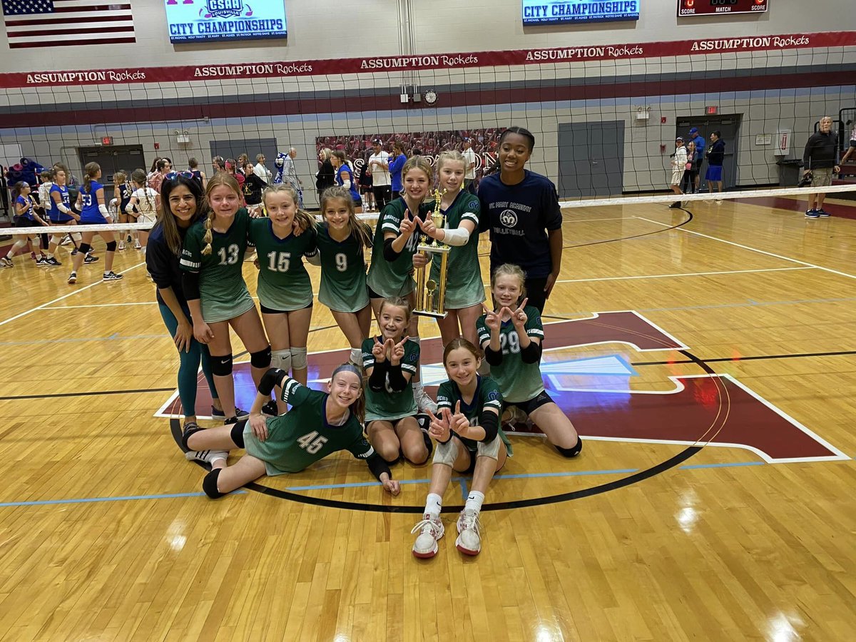 terrymeiners's tweet photo. 14-year-old @Collegiate1915 freshman Jordan Jones coached 5th &amp; 6th graders from St. Mary's to a city volleyball championship. Jordan is a phenomenal student and leader. Her doting daddy is @DrRickyLJones ❤️

Here's our @840WHAS interview: https://t.co/zNqq9evf7E  #studentcoach https://t.co/jnVEqG5ybE