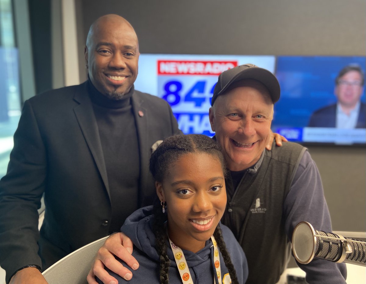 terrymeiners's tweet photo. 14-year-old @Collegiate1915 freshman Jordan Jones coached 5th &amp; 6th graders from St. Mary's to a city volleyball championship. Jordan is a phenomenal student and leader. Her doting daddy is @DrRickyLJones ❤️

Here's our @840WHAS interview: https://t.co/zNqq9evf7E  #studentcoach https://t.co/jnVEqG5ybE
