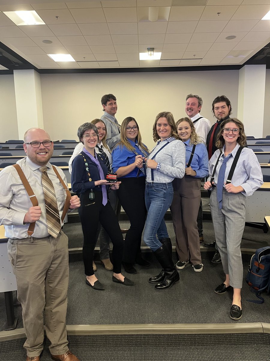 DawnKYoung's tweet photo. In the spirit of Halloween, check out these #Boise first-year #lawstudents dressed up as Prof. Tim Murphy for Contracts class today. HILARIOUS! Happy Halloween! 🤣🎃 @uidaholaw @uidaho #1Ls @ProfMurphysLaw They love their prof! https://t.co/DGGD9I42JW