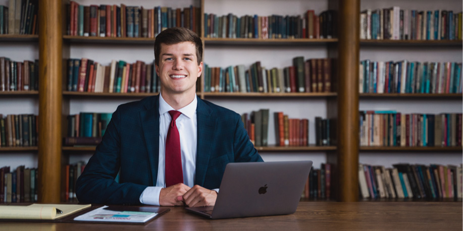 What originally seemed like a great learning opportunity quickly turned into a full-time job for USD political science Trenton Hoekstra, who has been working as a legislative correspondent in Washington D.C. since early May. 

 Read more 👉 yote.us/3DdP7mT
🐾#YoteLife