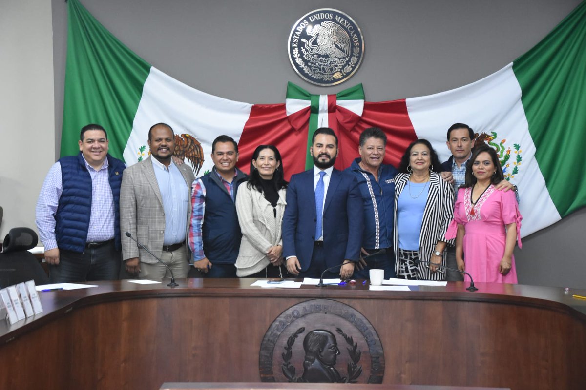 adeemunooz's tweet photo. Junto a mis compañeras y compañeros Diputados resolvimos la minuta constitucional en materia de #GuardiaNacional 

La votación correspondiente se realizará en unos momentos. https://t.co/j0QBS8MMNp