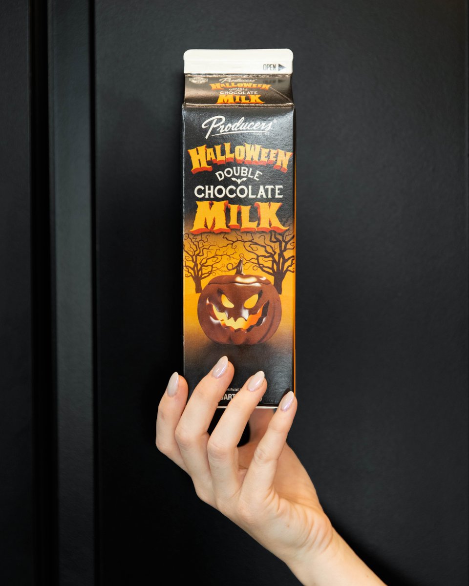 Spooky Season is upon us, and it wouldn't be complete without pouring yourself a tall cold glass of Producers Dairy's Halloween Double Chocolate Milk.
.
.⁠
.⁠
#producersdairy #producers #fresno #dairy #realcaliforniamilk #nourisheslives #halloween  #chocolatemilk