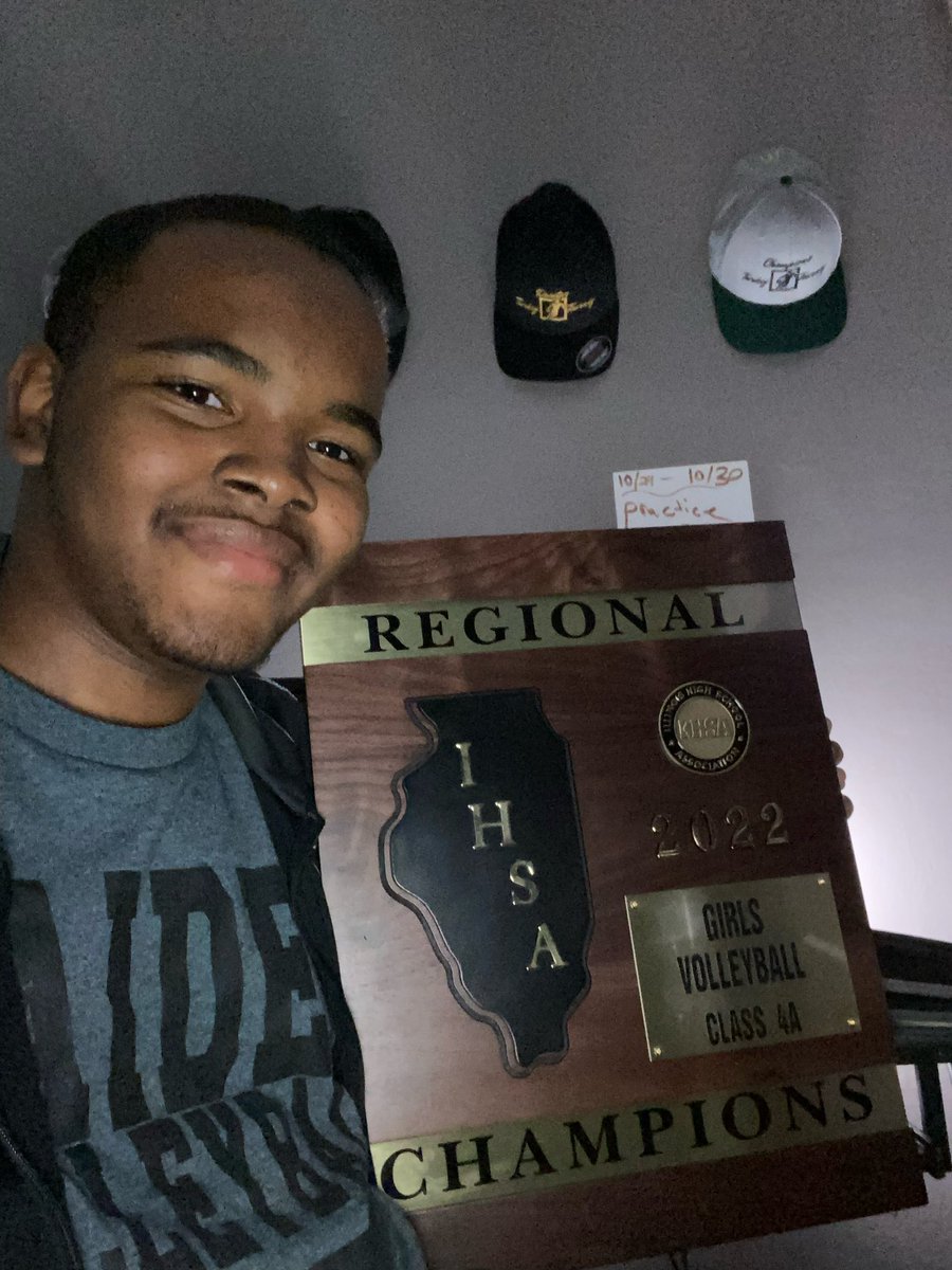 BHSvolleyball_'s tweet image. An absolute #TEAM effort!!! 
WE are Regional Champions!!! 
#TrainToWin #25