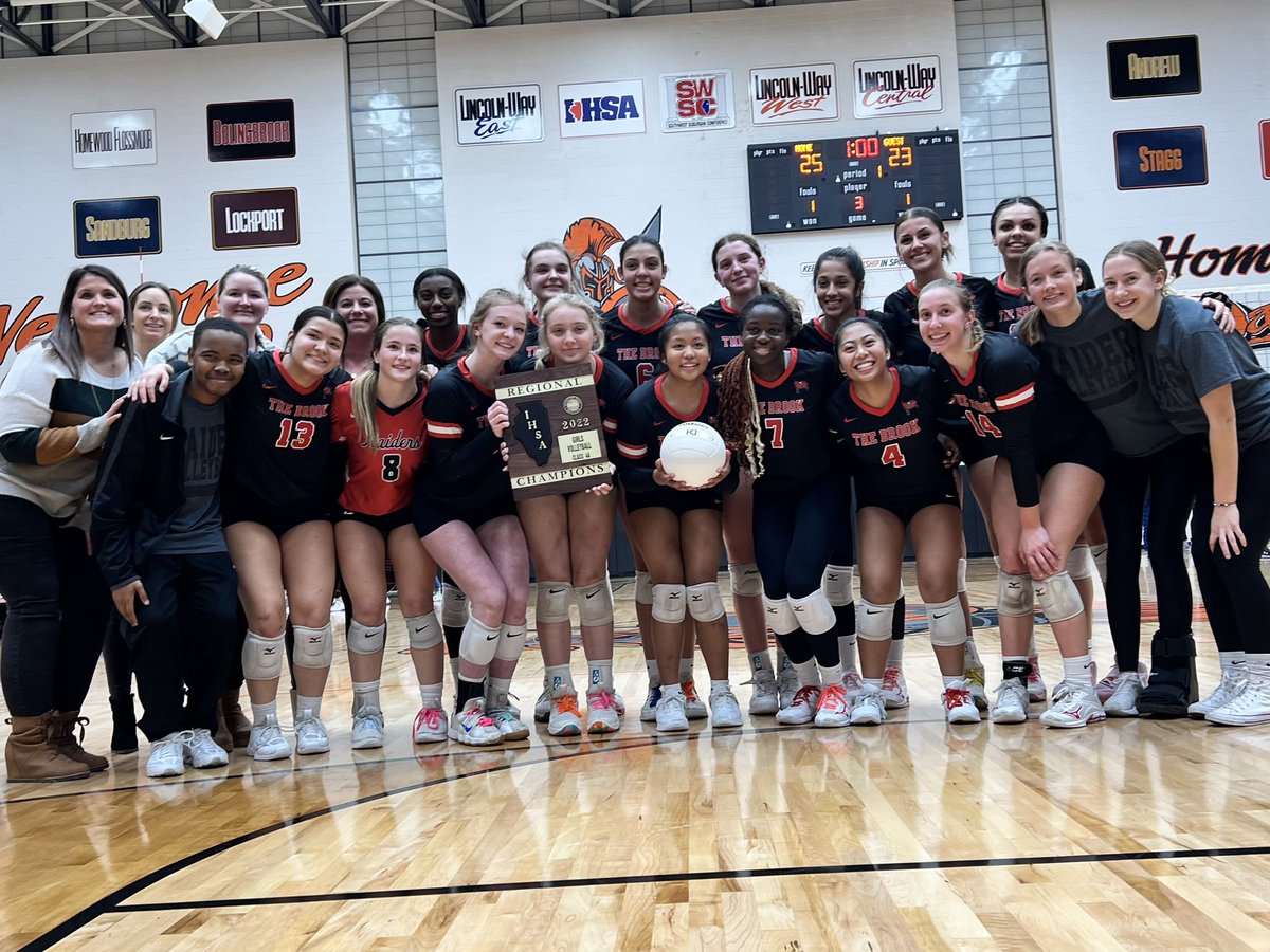 BHSvolleyball_'s tweet image. An absolute #TEAM effort!!! 
WE are Regional Champions!!! 
#TrainToWin #25
