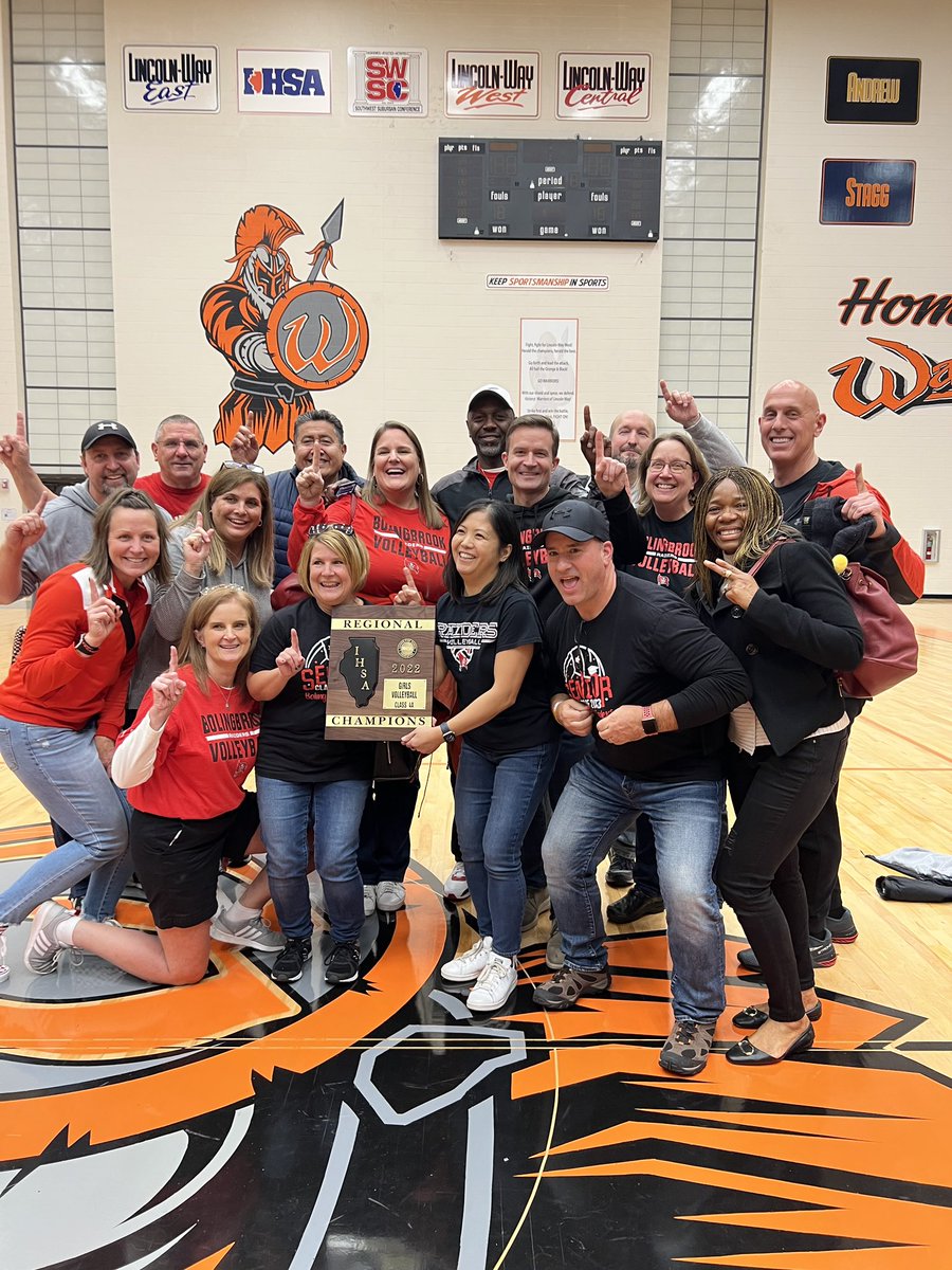 BHSvolleyball_'s tweet image. An absolute #TEAM effort!!! 
WE are Regional Champions!!! 
#TrainToWin #25