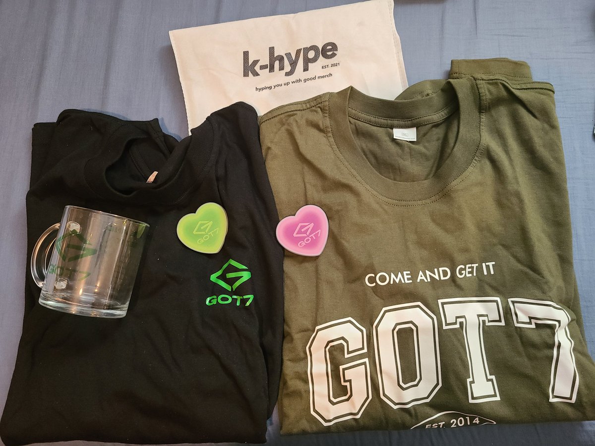 ducKAYEotic's tweet photo. Got my GOT7 merch from @khype_ph! Thank you! Nice quality shirts and true to size din 😅

@anccr__ ayan yung pink na griptok na sabi ko for you ahahaha

 #HypedUpByKHYPE https://t.co/7LldCkpe3d