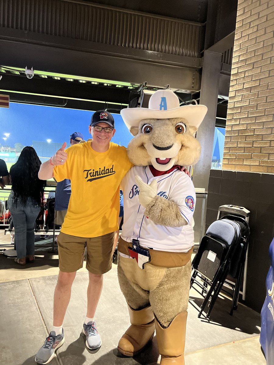 BenLampron's tweet photo. @baseballmapper @BlueWahoosBBall @CurvedBrim Hodgetown @sodpoodles my favorite 2022 photo! https://t.co/VckZ6lSKVH