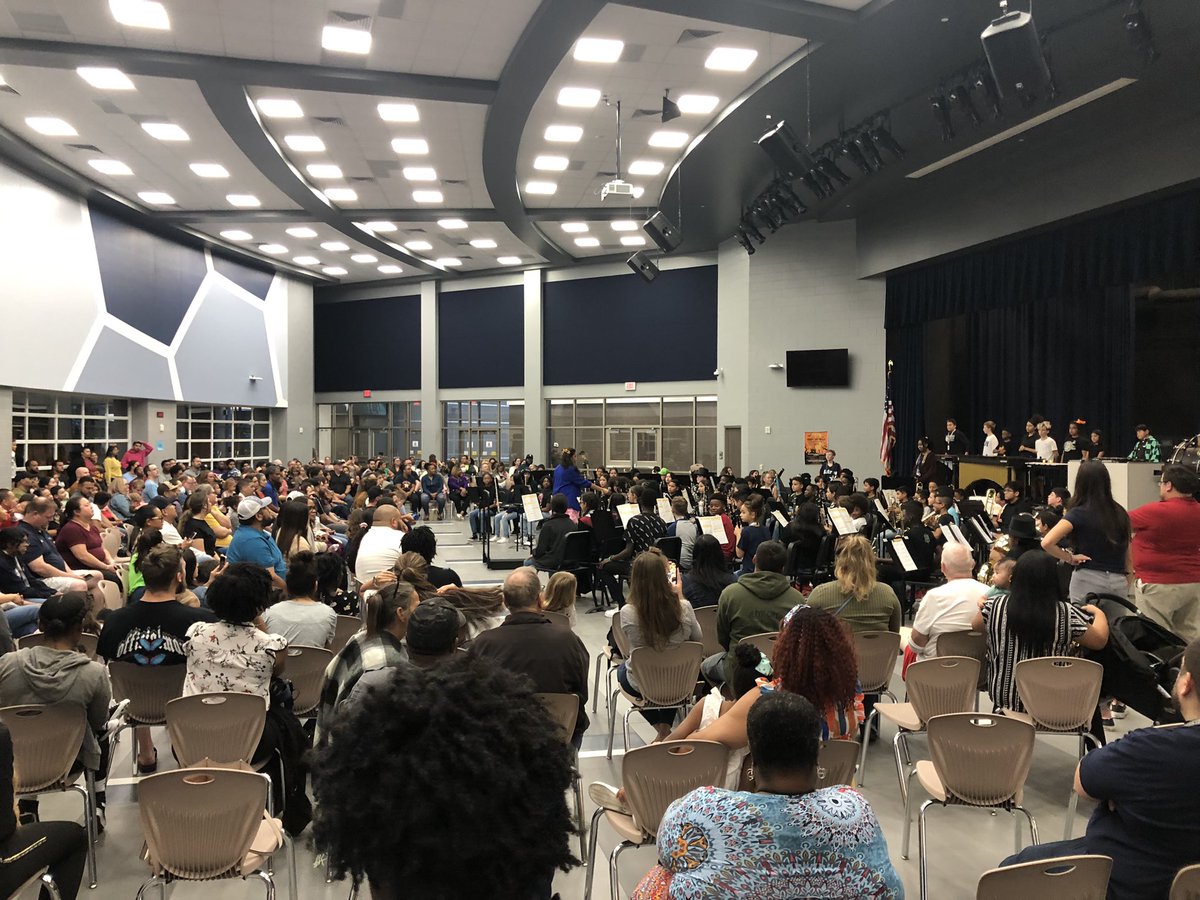 Love seeing students display some new skills. Can’t wait to see the next performance! <a href="/HaskettJH/">Haskett Junior High</a> @AP_LaurenWhite <a href="/PrincipalPaz/">Dr. David Paz</a> #WeAreHaskett