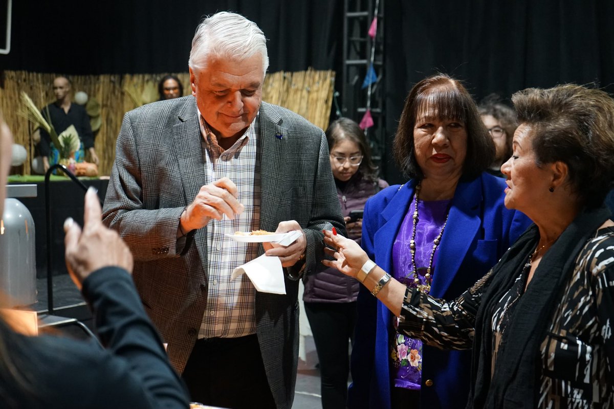 SteveSisolak's tweet photo. Visiting the Filipino Night Market is an absolute must if you're in Las Vegas. Great to meet so many entrepreneurs, try some delicious food and hear from Nevadans - many of whom have already voted! https://t.co/iyfIfOibFK