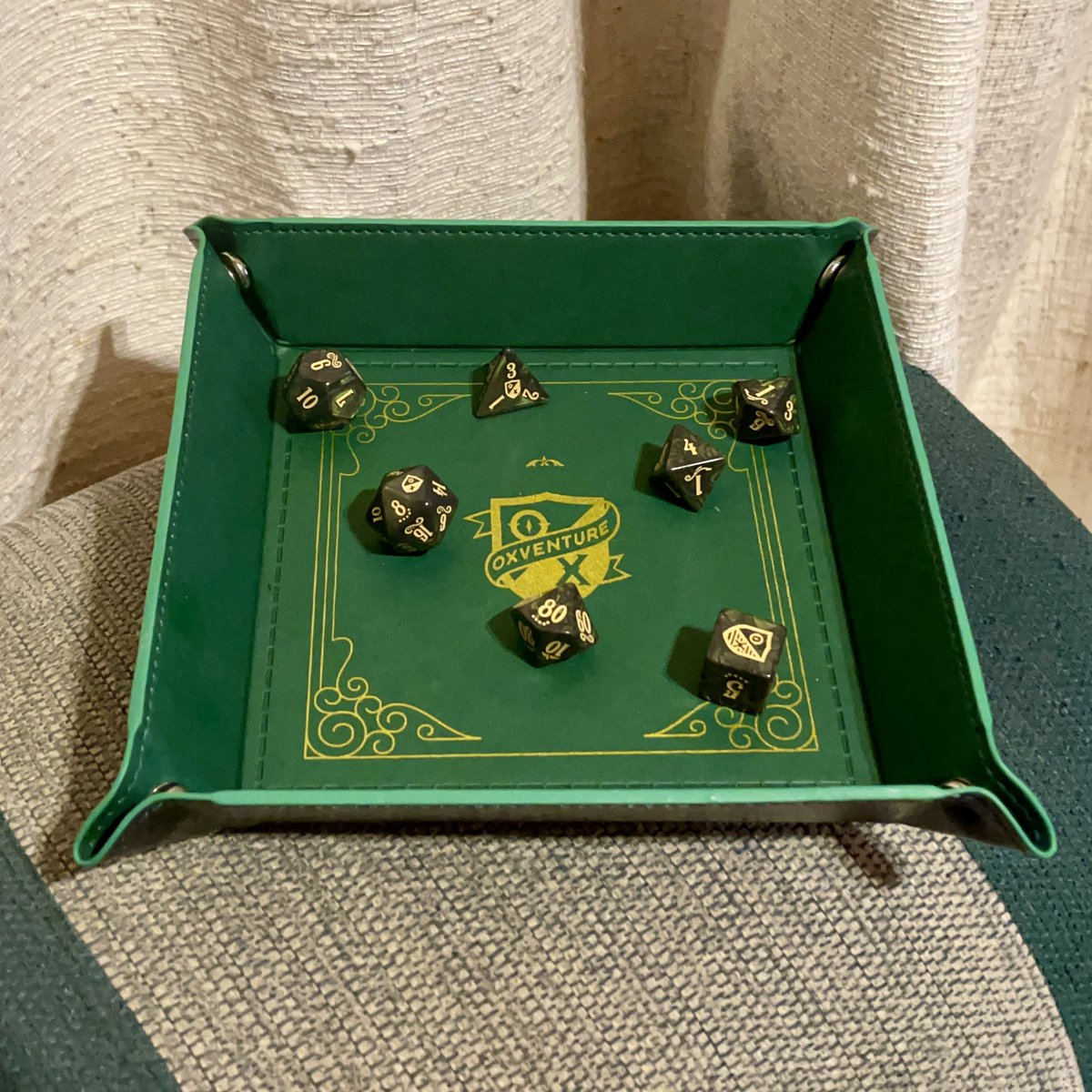 TheyCallMeDovah's tweet photo. @Oxventure @johnneh @Farrantula @janedouglas @MikeChannell @icklenellierose @lukewestaway At least I got a crit for the pic! Gear ready for many more sessions! #OXbox #OXtra #dungeonsanddragons https://t.co/XbAt0SrGSi
