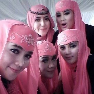 dMiauw's tweet photo. @fadlicuy @ohmybeautybank ada juga kopeah pake hijab, fad https://t.co/qTuHg2gLhN