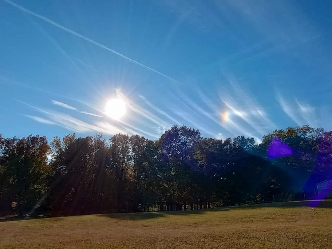 Sun dog amongst some wispy cirrus clouds from Fay Robbins niece today. #tnwx