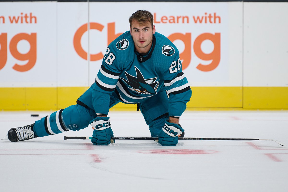 MyFryHole's tweet photo. I have figured out why Timo Meier isn't scoring. Look at his hair last year when he scored 35 goals. Then look at his hair this year when he has scored 0 goals. https://t.co/zXKaua2zCC