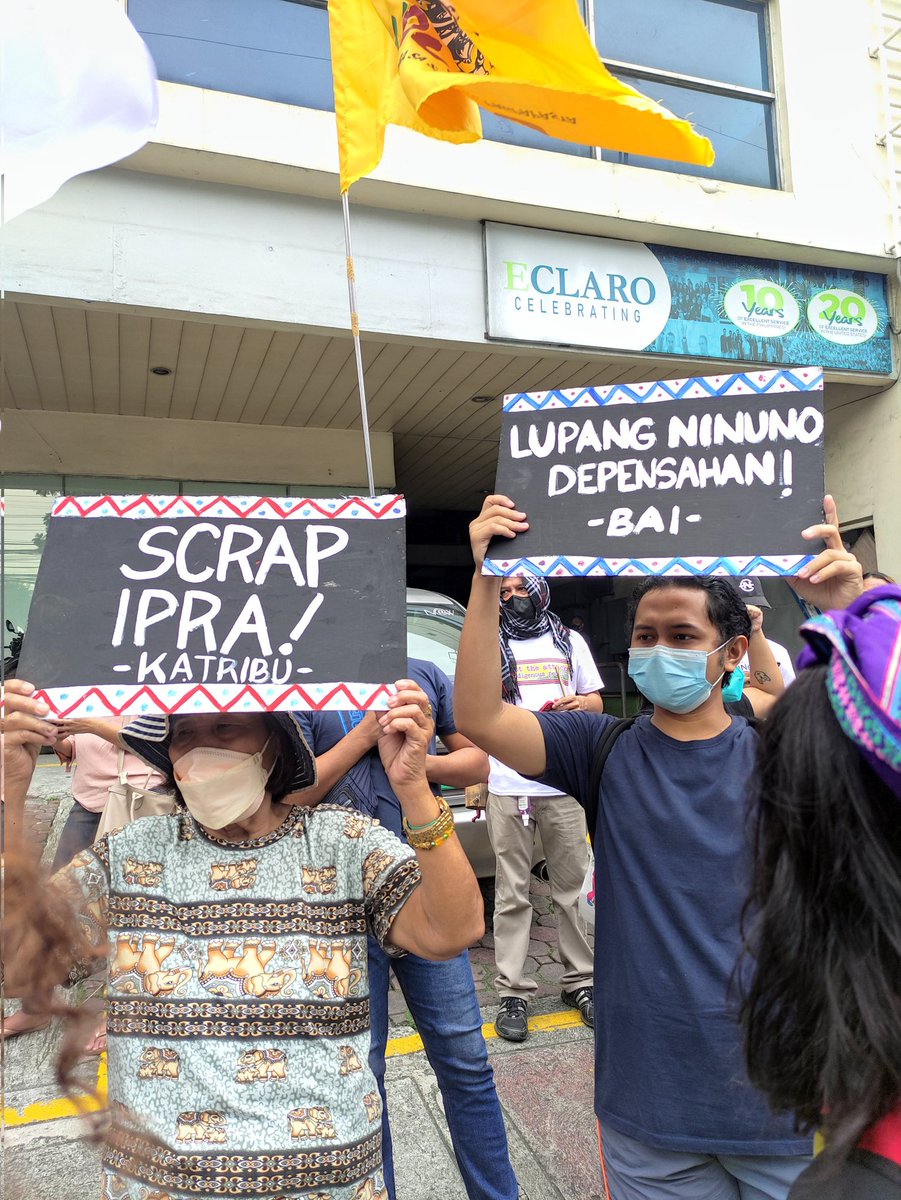 katribu_natl's tweet photo. KASALUKUYAN | Nagprotesta ang mga progresibong organisasyon sa sektor ng pambansang minorya, kabilang na ang Kabataan para sa Tribung Pilipino (Katribu Youth), sa harap ng opisina ng National Commission on Indigenous Peoples (NCIP).
#ScrapIPRA
#AbolishNCIP
#CapuyanOut https://t.co/40PFHRfTy2