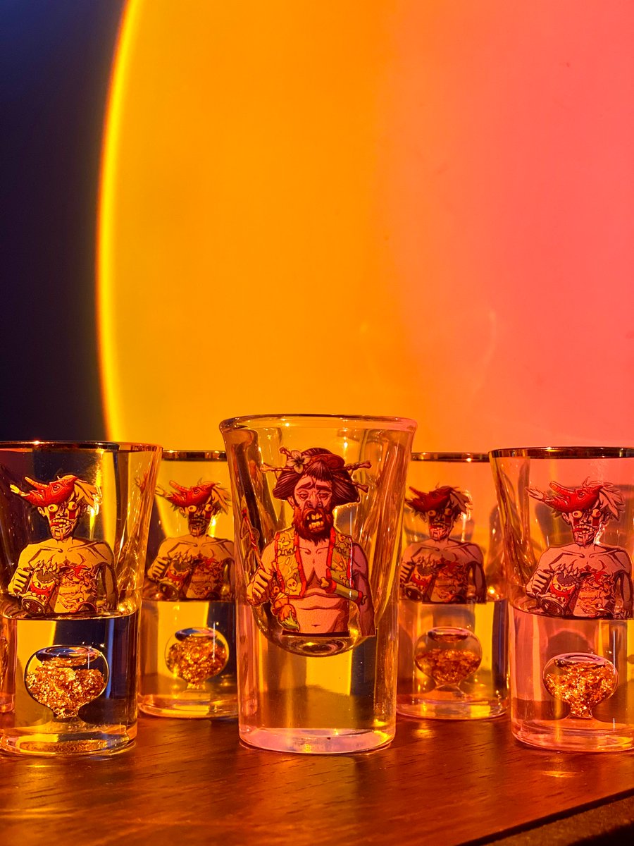 Reneewooow's tweet image. Yaaay~~~~/// Finally got the @DojenCommunity shots army , tho it's way too late, but right on time for Halloween party 👾👻🎃😂