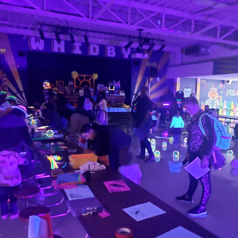 MimiLam6___'s tweet photo. The Night was Still Young @WhidbyES! Literacy nights will never be the same after this one!We literally glowed the night away. Glow hard or glow home was the theme and we did just that! https://t.co/JOxaJGKpiU