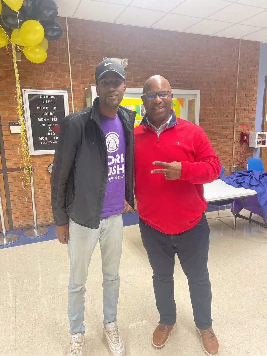 I’m so grateful to my friend, Congressman @JamaalBowmanNY for visiting St. Louis this evening to be here for our community as we all begin to heal from Monday’s school shooting. Also, all the good things you’ve heard about the congressman, I can confirm he’s really that great!🤞🏽