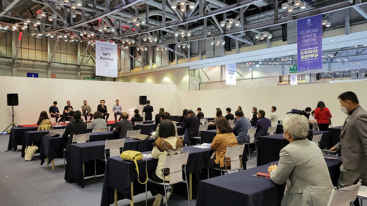 LocusChain's tweet photo. #LocusChain #Meetup is ongoing right now!

Meet #LocusChain and #CRETA's advisors😃 

So packed with people! https://t.co/P4wLzmTB0M