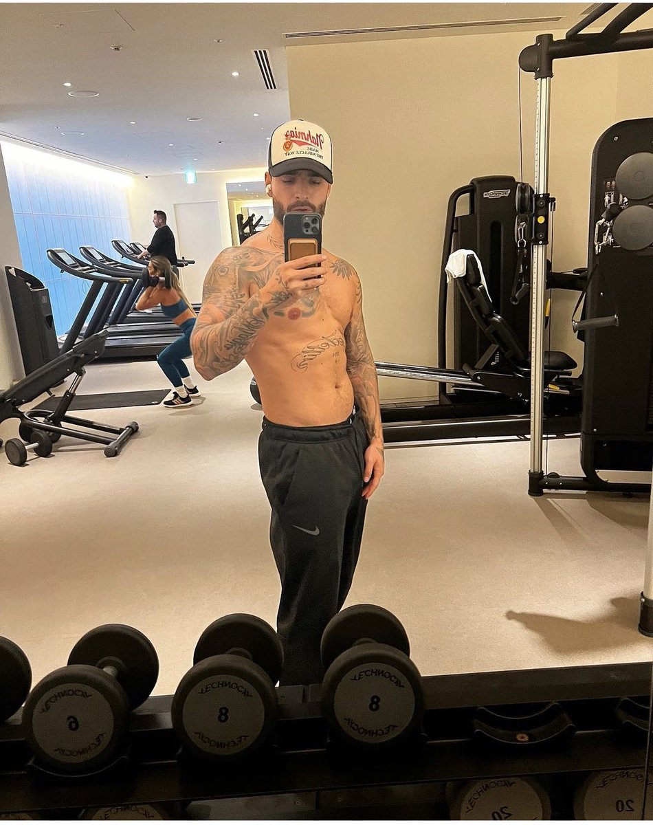 Alguien más ama este hombre 🛐🥺