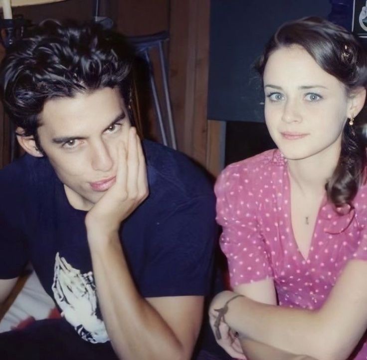 rorysjoey's tweet photo. Midnights lyrics related to jess mariano and rory gilmore a thread https://t.co/cT1uARcmTY