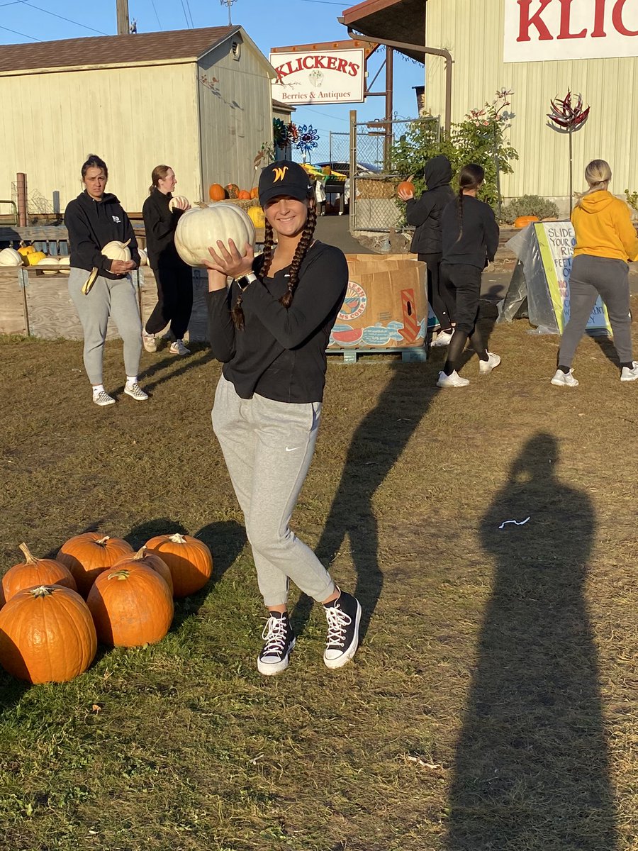 Pumpkin day! 🎃 #team18 #wallasoftballcrew