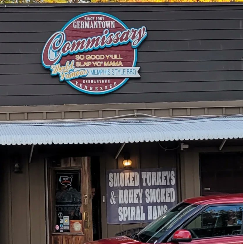 soulfoodscholar's tweet image. Had some free time in #Memphis, so I got my #firstdinner at @CommissaryBBQ: #pork #spareribs, #pulled pork, #sausage, #chicken, #friedcatfish with #coleslaw, #baked beans, #brunswickstew, and a very good slice of #lemoniceboxpie🍋. #barbecue