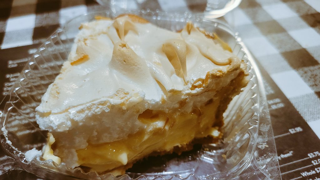 soulfoodscholar's tweet image. Had some free time in #Memphis, so I got my #firstdinner at @CommissaryBBQ: #pork #spareribs, #pulled pork, #sausage, #chicken, #friedcatfish with #coleslaw, #baked beans, #brunswickstew, and a very good slice of #lemoniceboxpie🍋. #barbecue