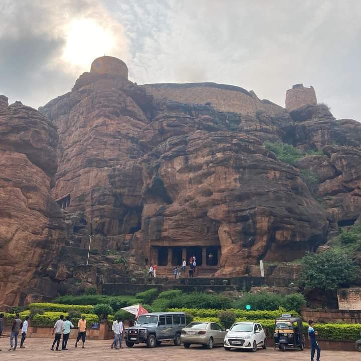 🛕How beatiful Badami cave temples are a complex of Hindu& Jain cave temples located in Badami,a town in theBagalkot district in northern part of Karnataka,India.The caves are important examples of Indian rock-cut architecture,especially Badami Chalukya architecture.'श्री राम'🚩