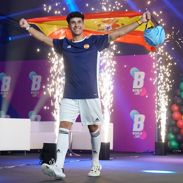 🇪🇸 ¡España Campeón!🏆 @miguelimbroda vence a Claudio Lassance y se transforma en el campeón mundial de la Balloon World Cup 2022 🎈 #BWC22
